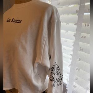 White crop top sweater